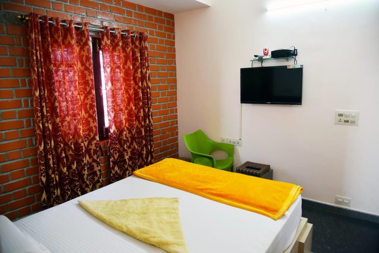 Mango Tree Homestay Хампи Экстерьер фото